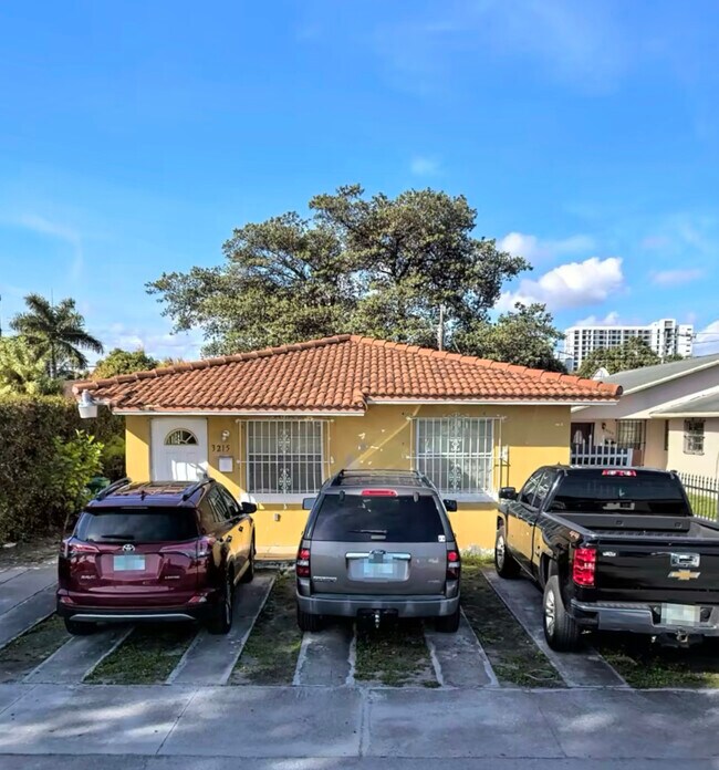 Primary Photo - 3215 SW 24th Ter