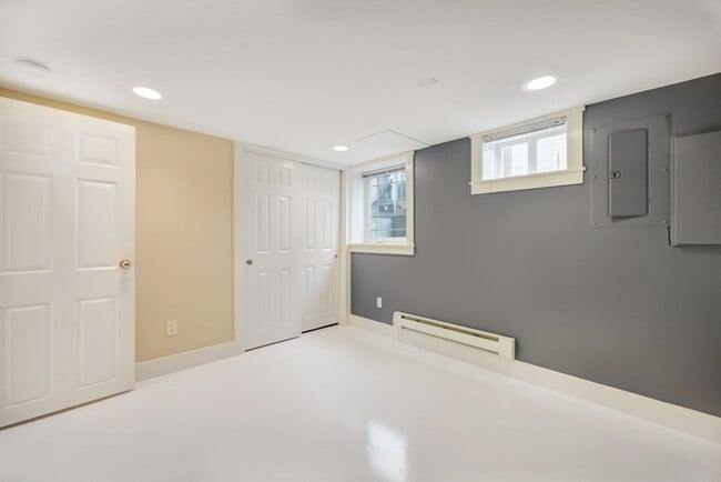Building Photo - 4709 Stone Way N