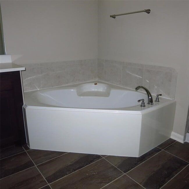 Building Photo - 219 Biltmore Loop