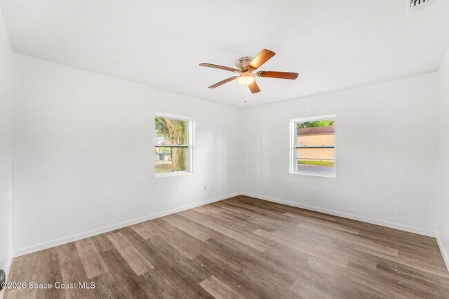 Building Photo - 405 Dummitt Ave
