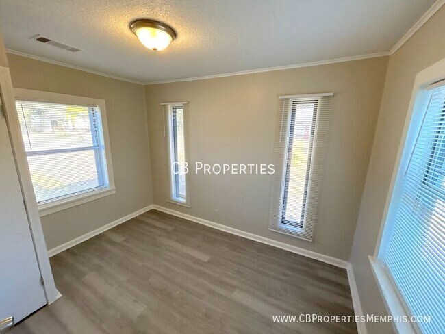 Building Photo - 1231 Pera Ave