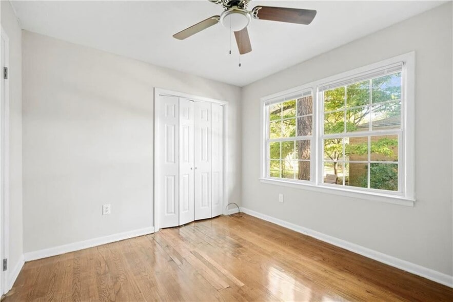 Building Photo - 207 Tanglewood Dr