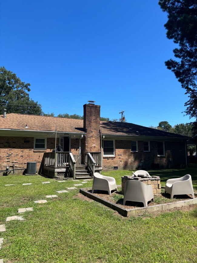 Building Photo - "Charming Single Family Home in Portsmouth – 1521 Sq Ft of Comfortable Living!"