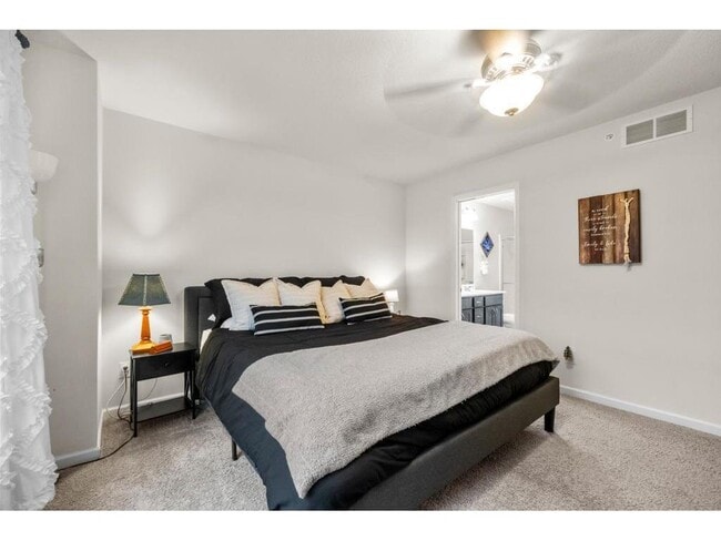 Building Photo - 775 Roselyn Dr