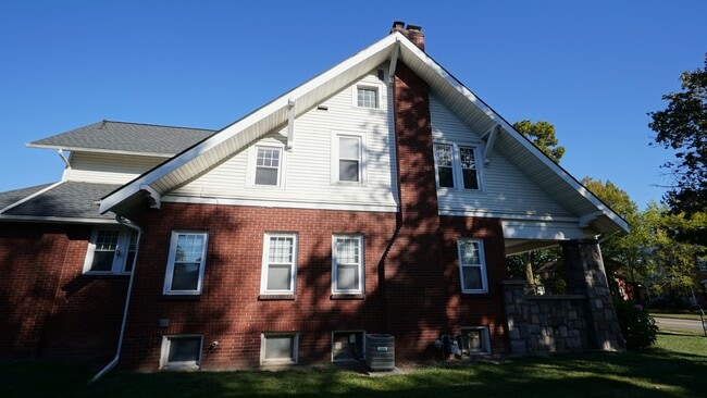 Building Photo - 428 W Main St