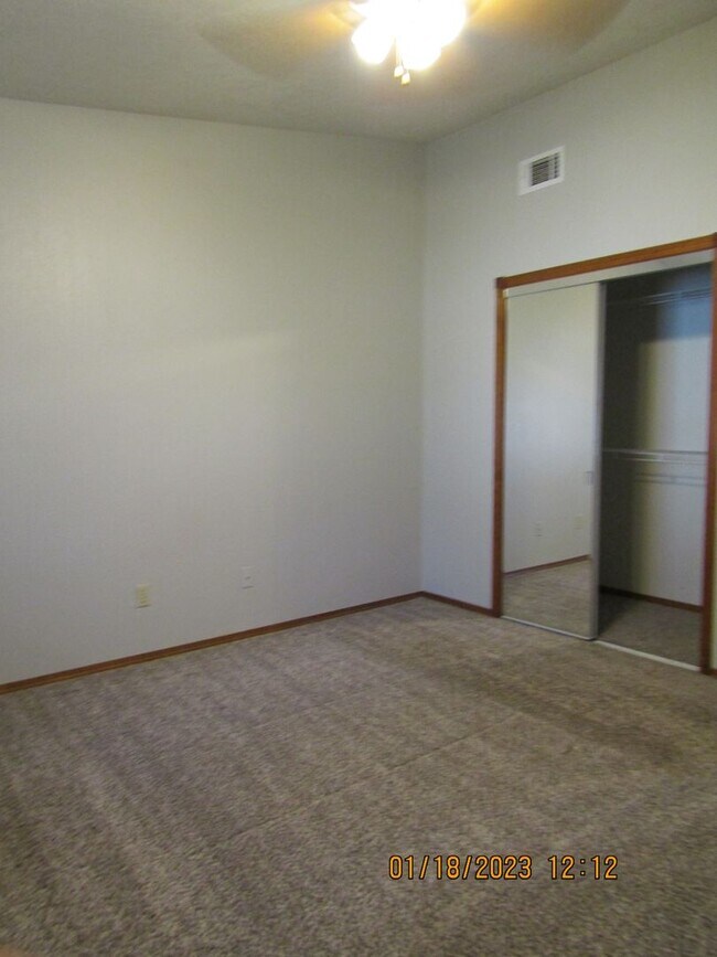 Building Photo - Great Home Located on the Eastside/Sungate...