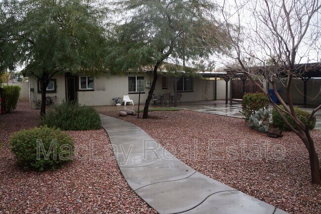 Building Photo - 1802 E Hubbell St