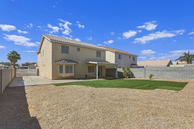 Building Photo - 4 Bedroom Home with Oversized Yard & RV Parking!