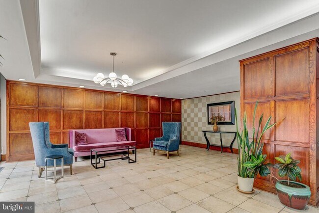 Building Photo - 922 24th St NW