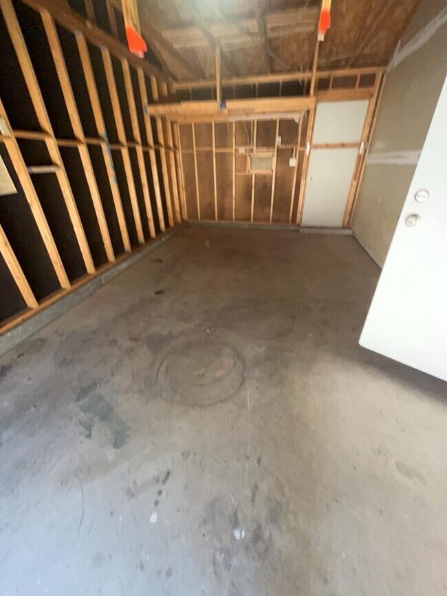 Building Photo - 556 Stallion Rd SE