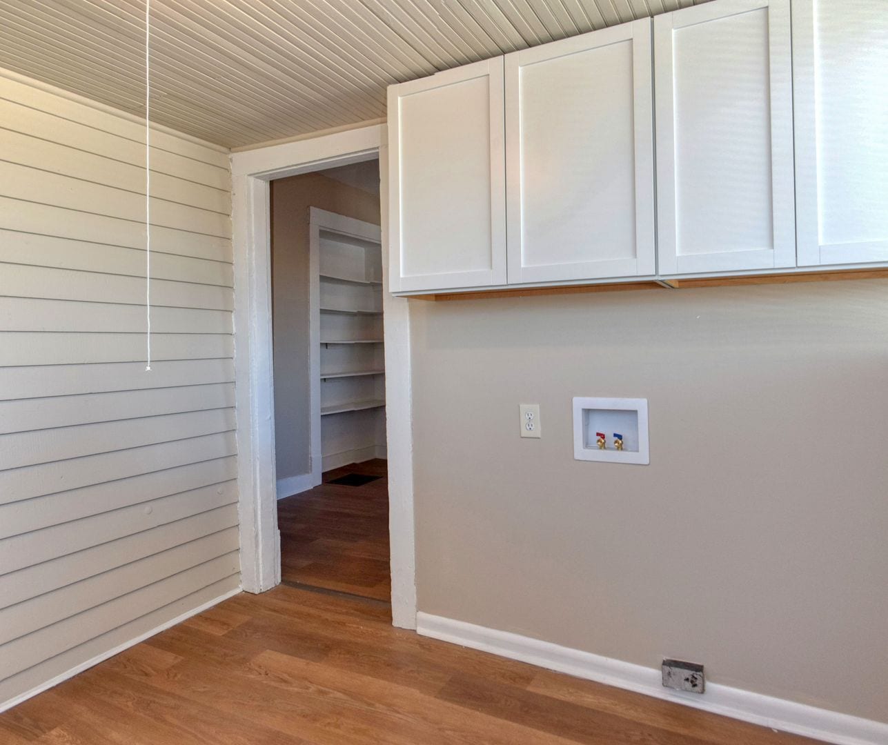 Building Photo - Newly Remodeled 3BR/1.5BA Townhome - Bates Hendricks