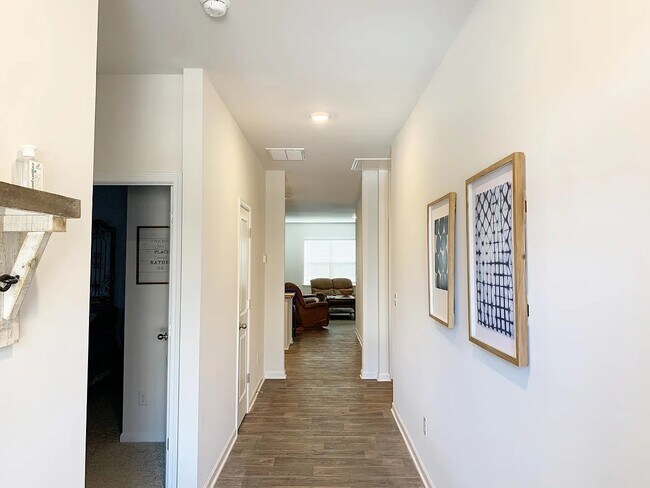Building Photo - 113 Blue Spgs Wy