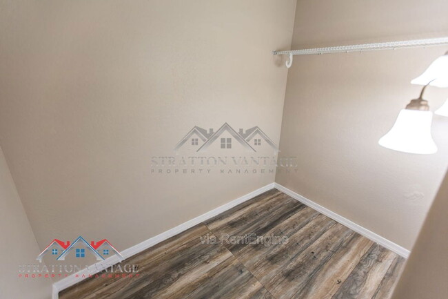 Building Photo - 6714 E Flynn Ave