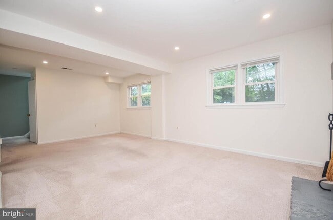 Building Photo - 2812 Yeonas Dr