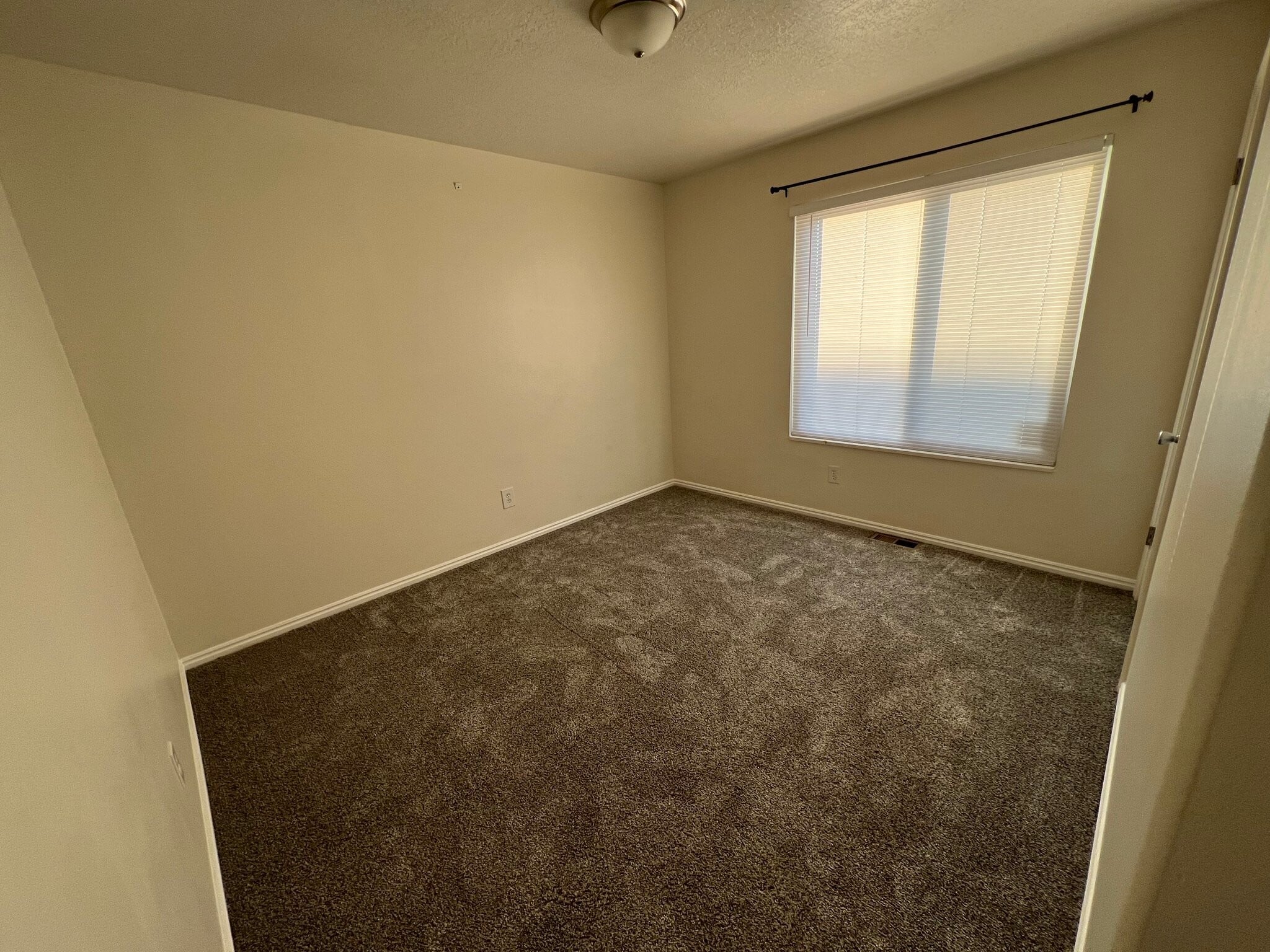 Building Photo - 3576 N Canary Way