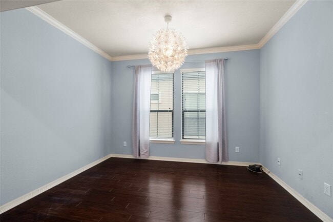 Building Photo - 3019 Royal Oaks Grove