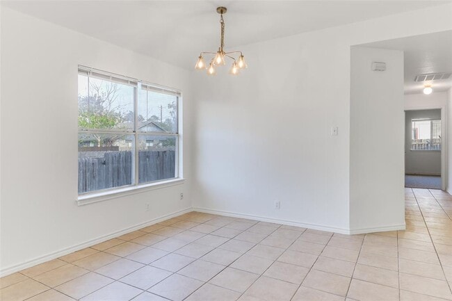 Building Photo - 300 Tamara Dr