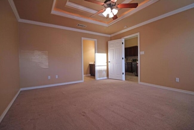 Building Photo - AVAILABLE NOW!