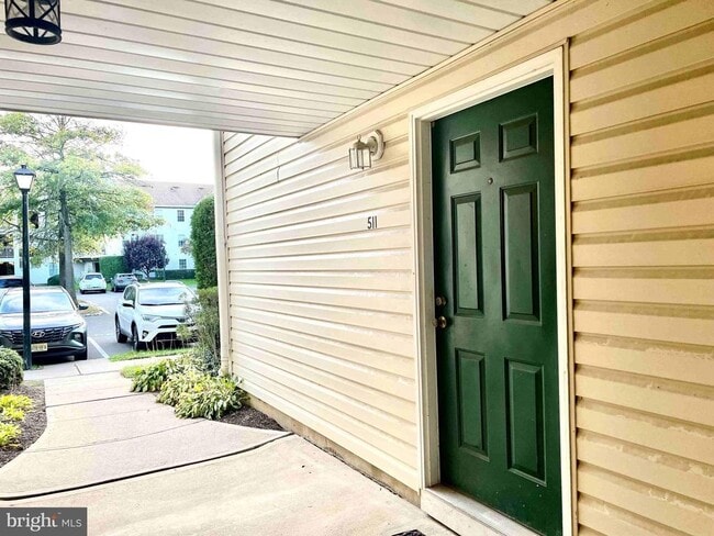 Building Photo - 511 Walden Cir