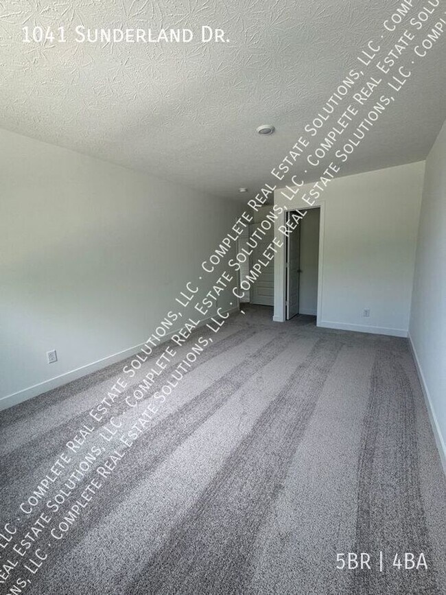 Building Photo - 1041 Sunderland Dr