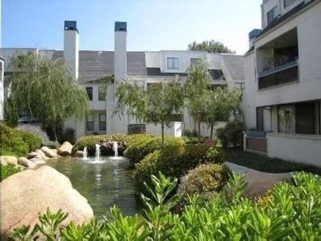 Building Photo - 2 Bedroom Condo in San Diego Mission Valle...