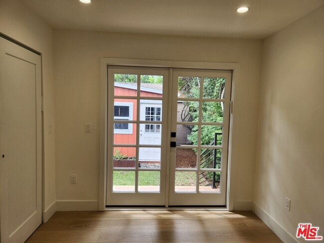 Building Photo - 605 S Orange Dr