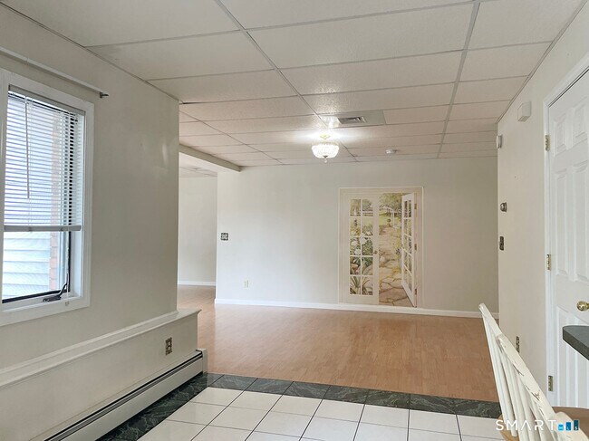 Building Photo - 121 S Main St