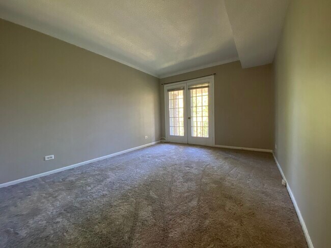 Building Photo - 520 Biesterfield Rd