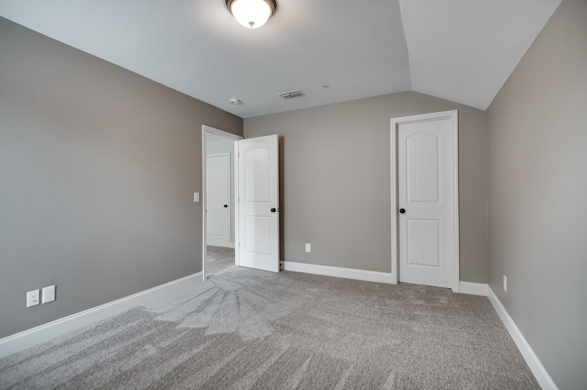 Building Photo - 141 Ambassador Private Cir