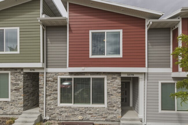 Building Photo - Herriman Town Home