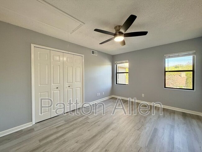 Building Photo - 2406 Abbey Cir