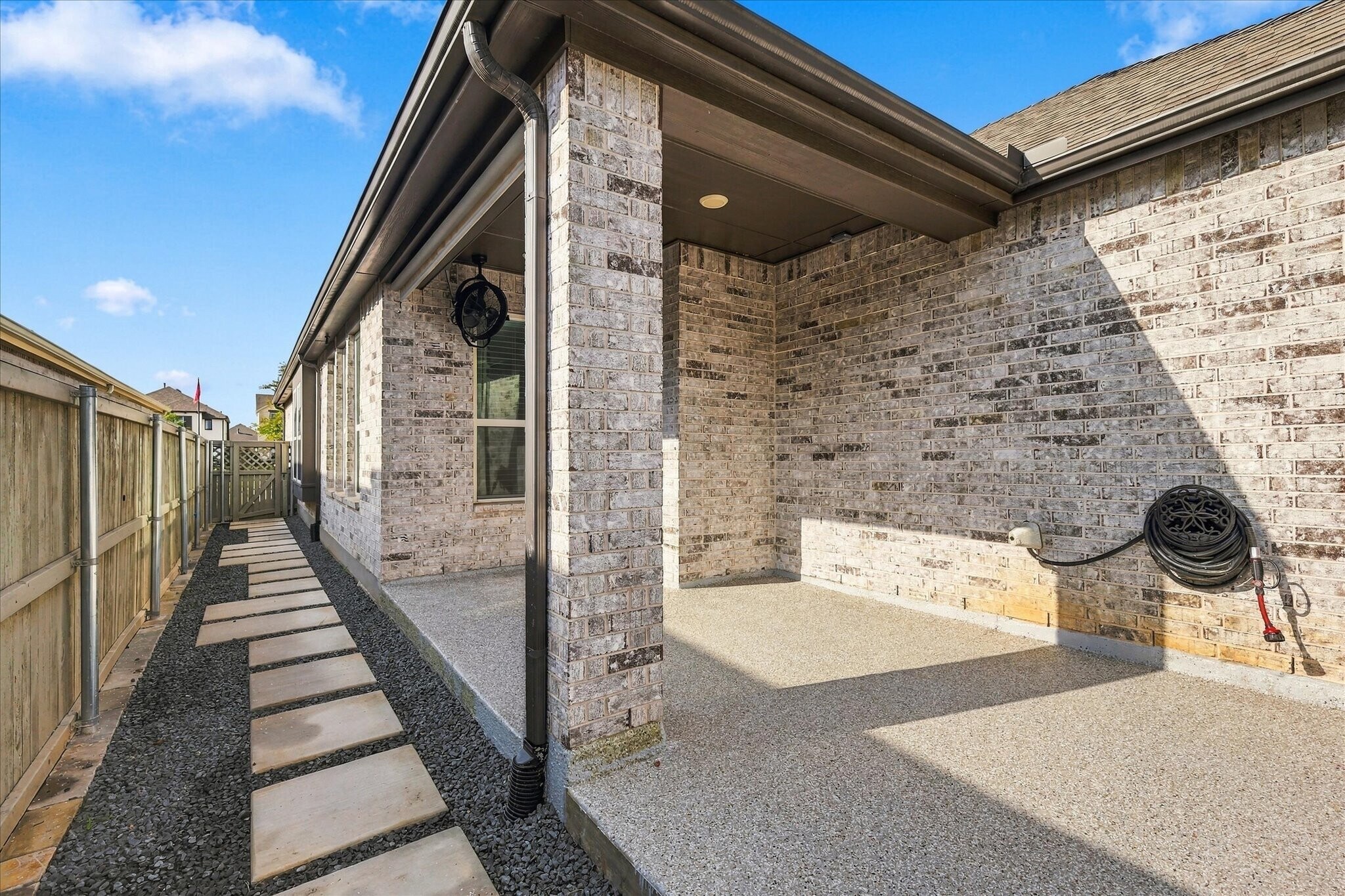 Building Photo - 2540 Elm Pl