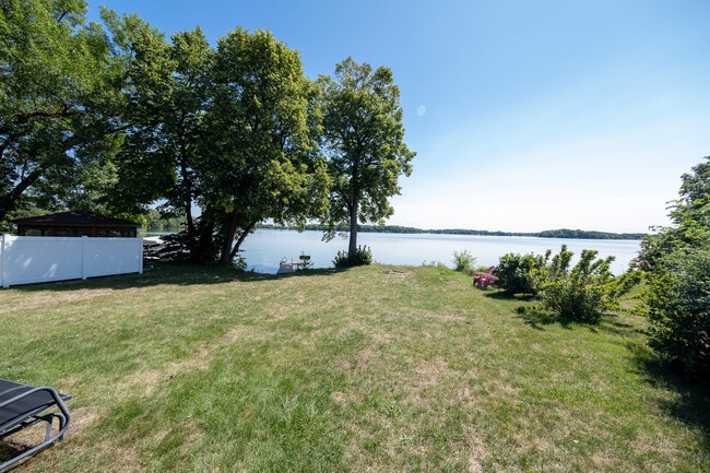 Building Photo - 24075 W Cedar Lake Dr