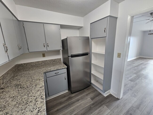 Building Photo - Remodeled High Rise in Forest Acres