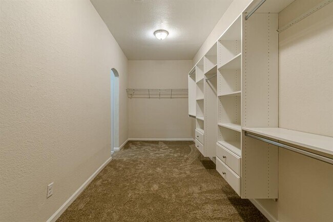 Building Photo - 560 Persimmon Pass