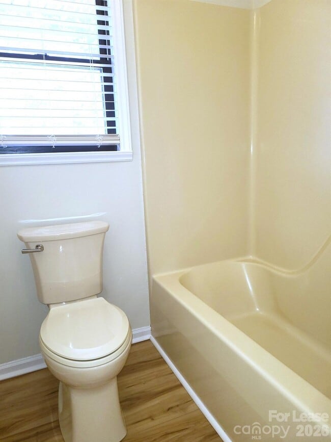 Building Photo - 2022 Oakdale Rd