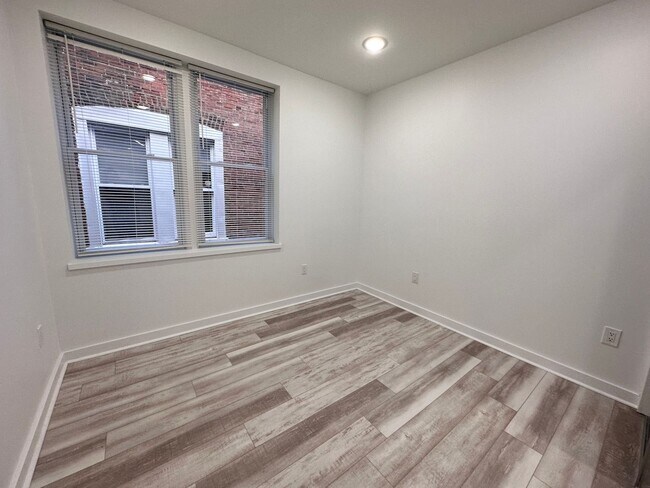 Building Photo - Renovated 2BR/2BA w/ Private Yard, Porch & In-Unit Laundry