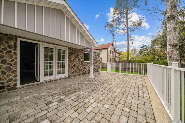 Building Photo - 257 Southlawn Ave