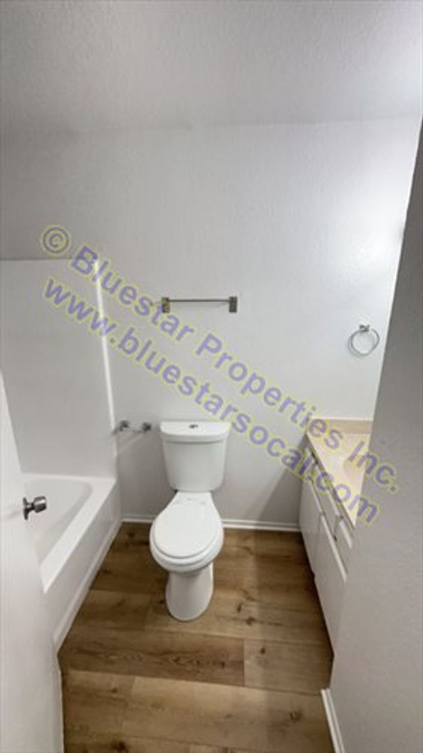 Building Photo - 12982N