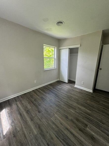 Building Photo - 2032 Catalpa Dr.