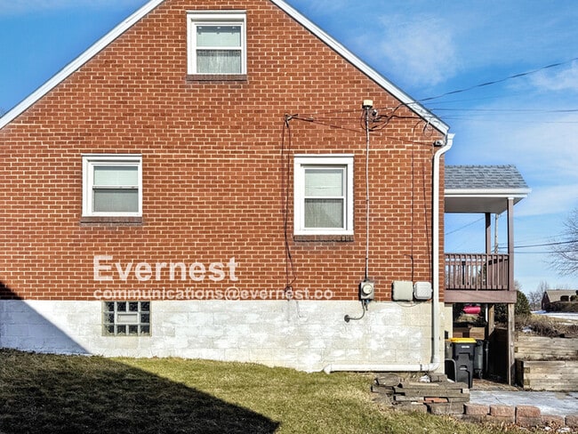 Building Photo - 3216 Elderwood Dr