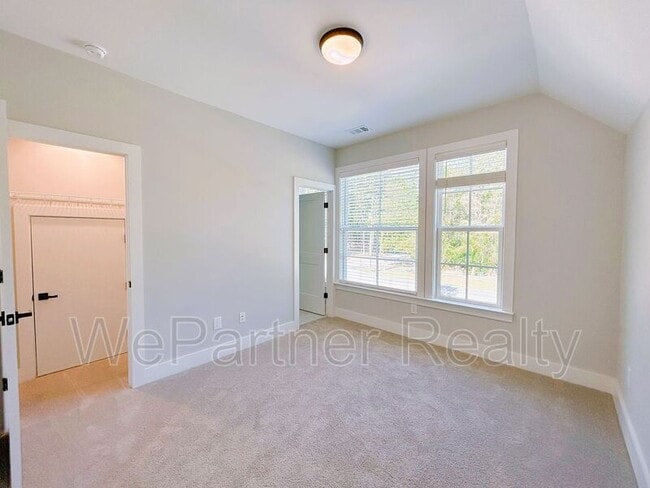 Building Photo - 1085 Adam Cir