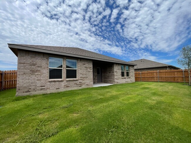 Building Photo - AVAILABLE NOW NEW CONSTRUCTION 3 BEDROOM 2...