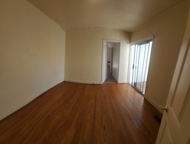 Building Photo - 7 Bedroom 3 bath home close to POLY!!!!