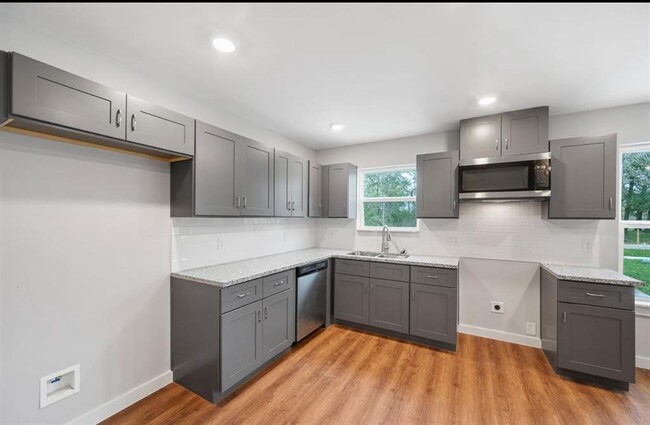 Building Photo - 8715 Bertwood St