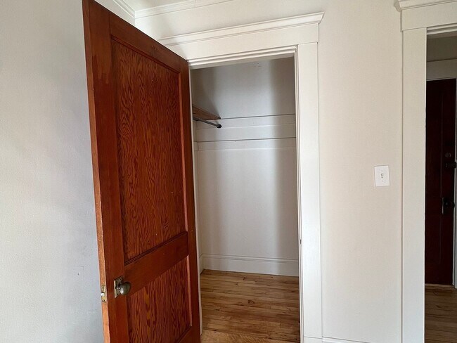 Building Photo - 248 N Main St