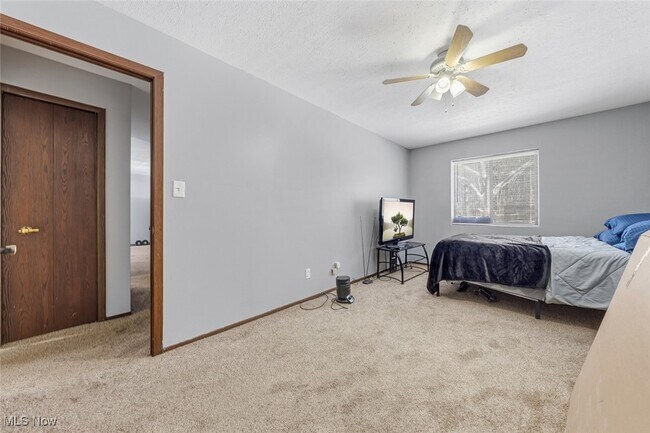 Building Photo - 27413 Westown Blvd