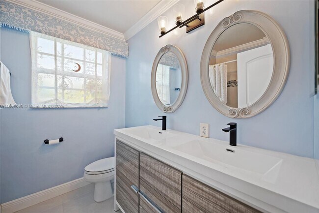 Building Photo - 15376 14th Manor