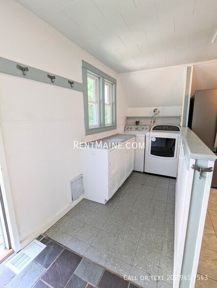 Building Photo - 54 Penobscot St