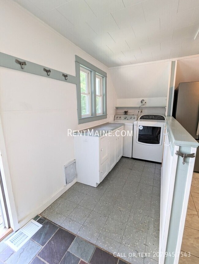 Building Photo - 54 Penobscot St